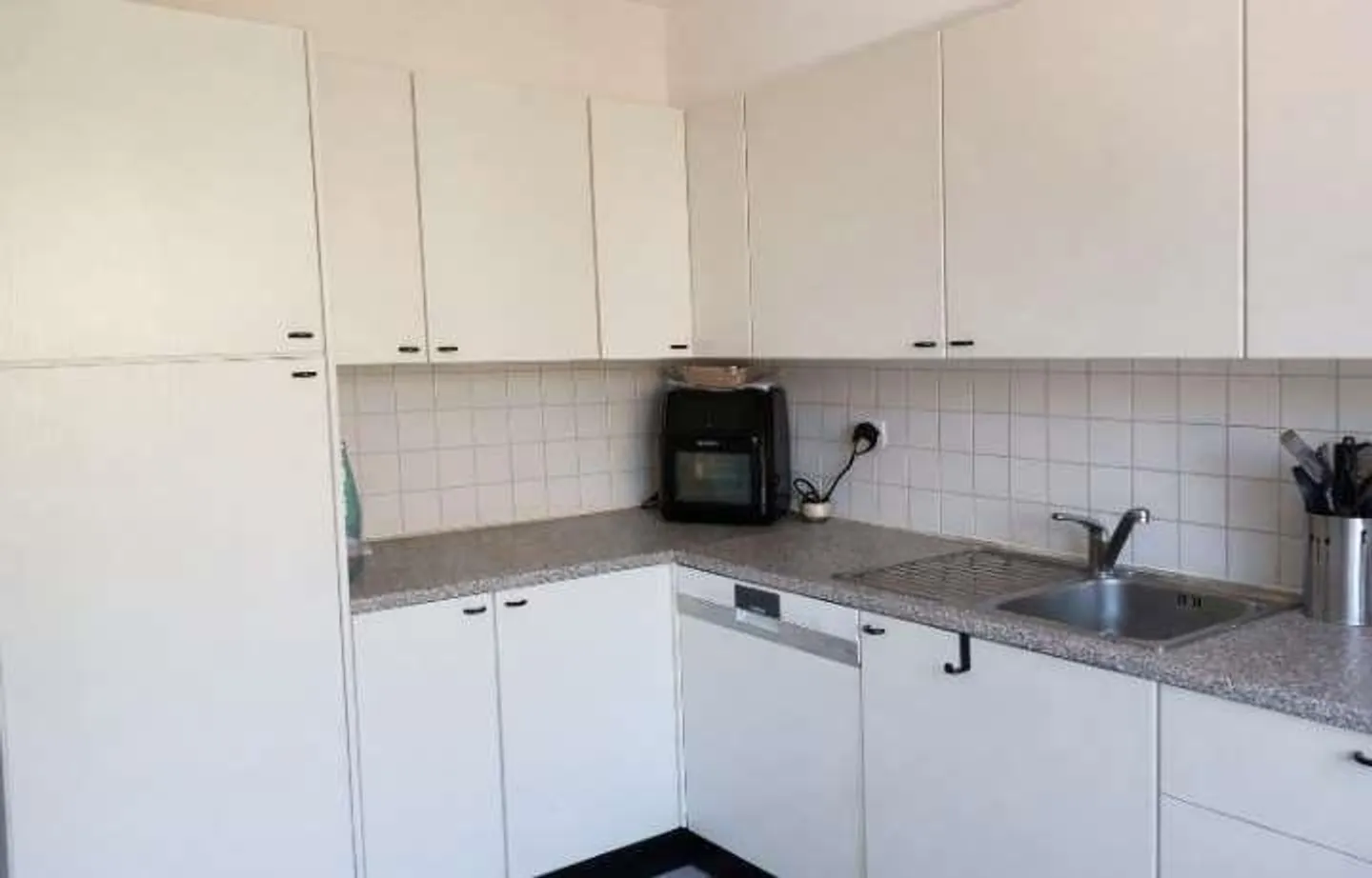 Appartement lumineux de 4,5 pièces dans un quartier résidentiel calme - Photo 4 sur 13