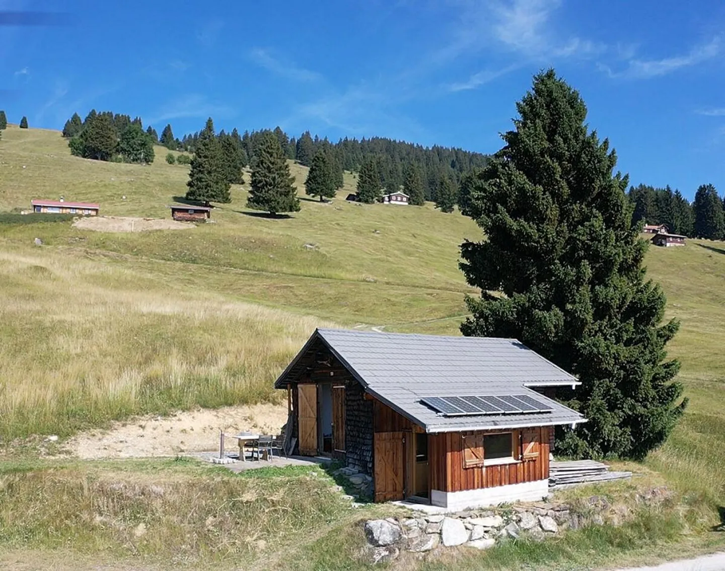 Maiensäss con vista mozzafiato sulla valle del Reno grigionese - Foto 1 di 13