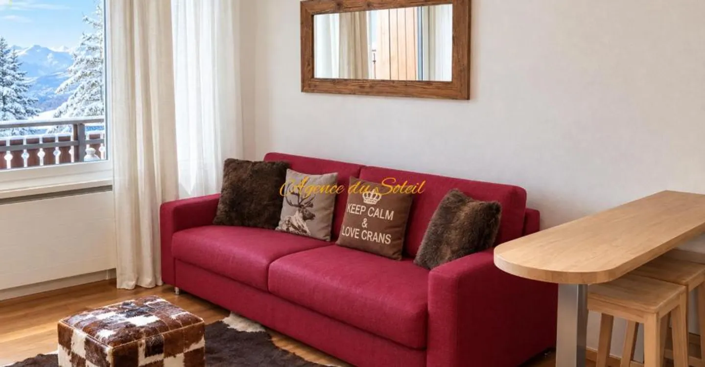 Adorable renovated pied-à-terre in the heart of Crans with a beautiful unobstructed view! - Photo 2 of 6