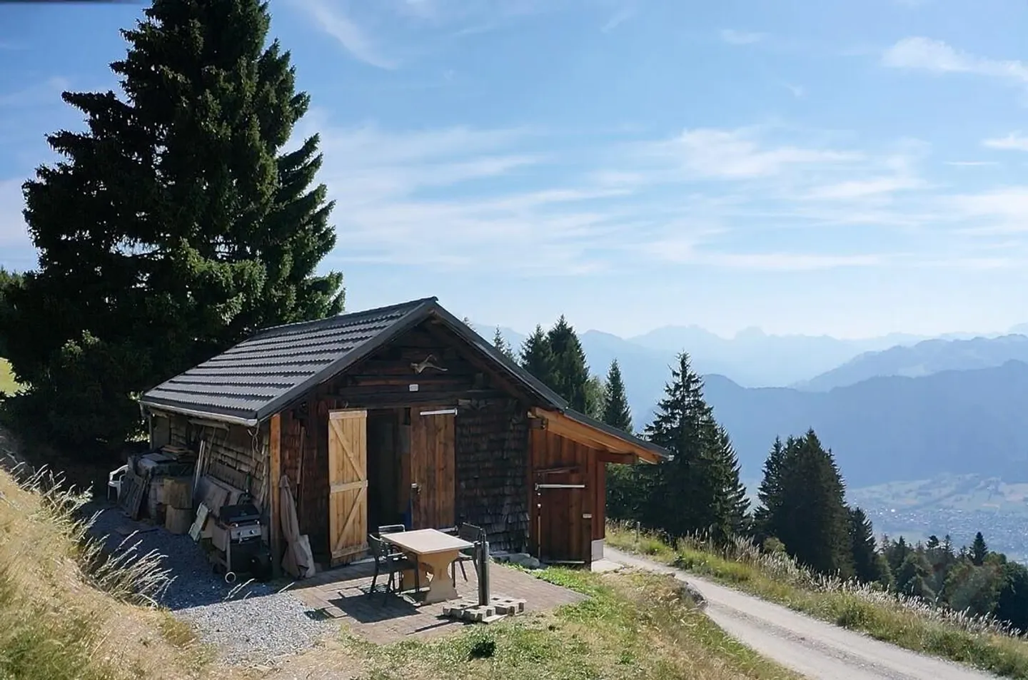 Maiensäss con vista mozzafiato sulla valle del Reno grigionese - Foto 10 di 13