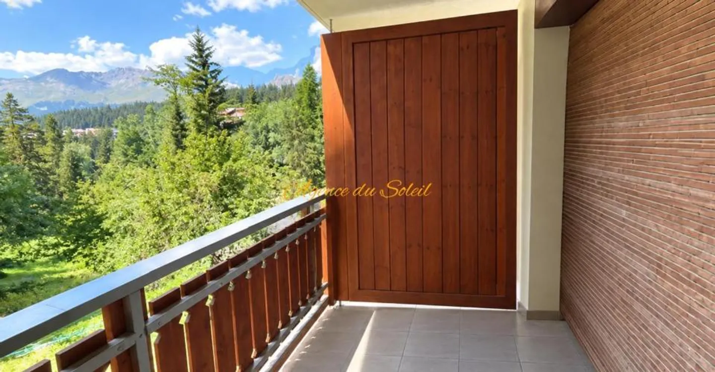Adorable renovated pied-à-terre in the heart of Crans with a beautiful unobstructed view! - Photo 4 of 6