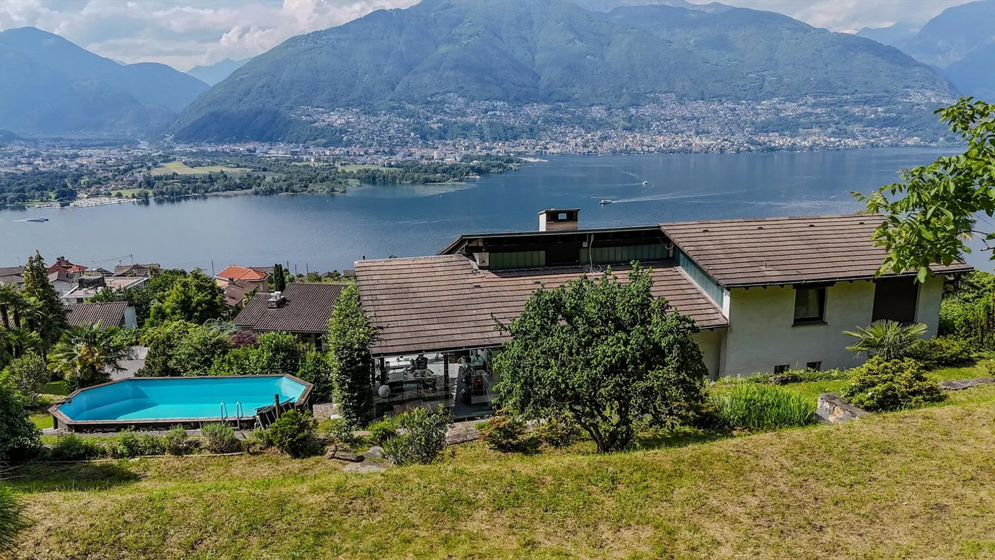 Sogno residenziale esclusivo su terreno edificabile di 2.637 m2 con vista a 180° - Foto 17 di 23