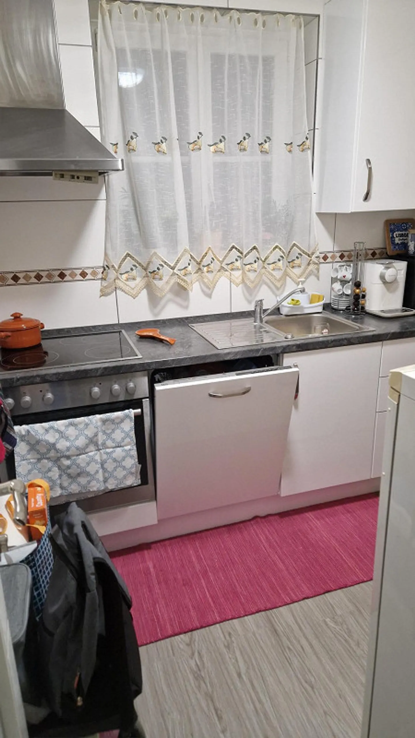 Bellissimo appartamento di 3 stanze con area salotto privata - Foto 11 di 16