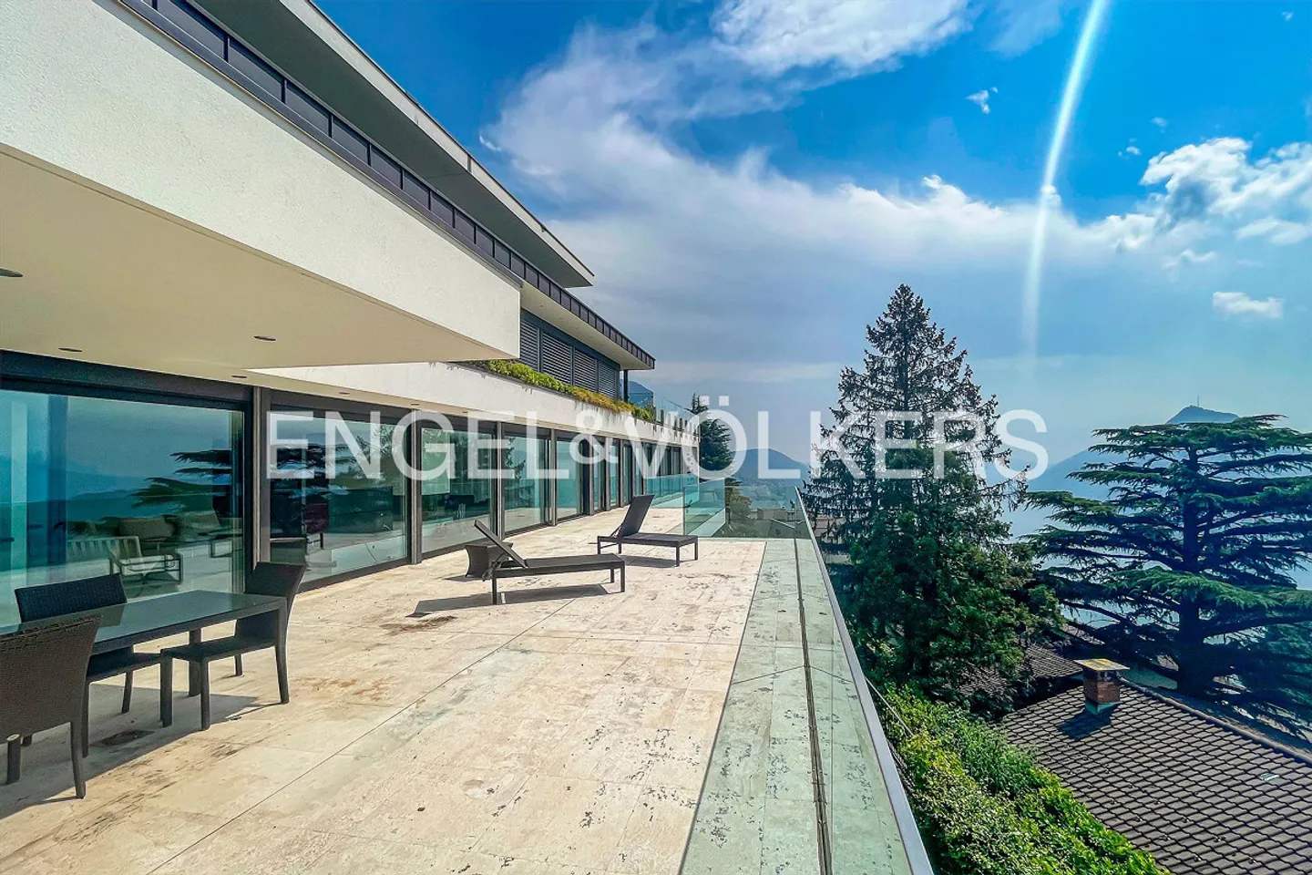 Duplex de rêve – où le style contemporain rencontre des vues imprenables sur le lac - Photo 1 sur 13