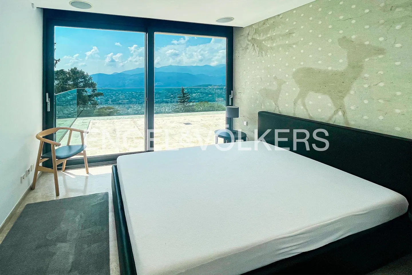 Duplex de rêve – où le style contemporain rencontre des vues imprenables sur le lac - Photo 9 sur 13