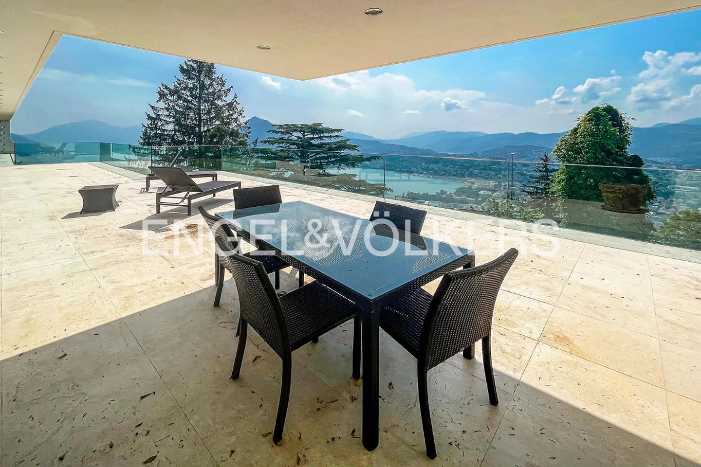 Duplex de rêve – où le style contemporain rencontre des vues imprenables sur le lac - Photo 12 sur 13