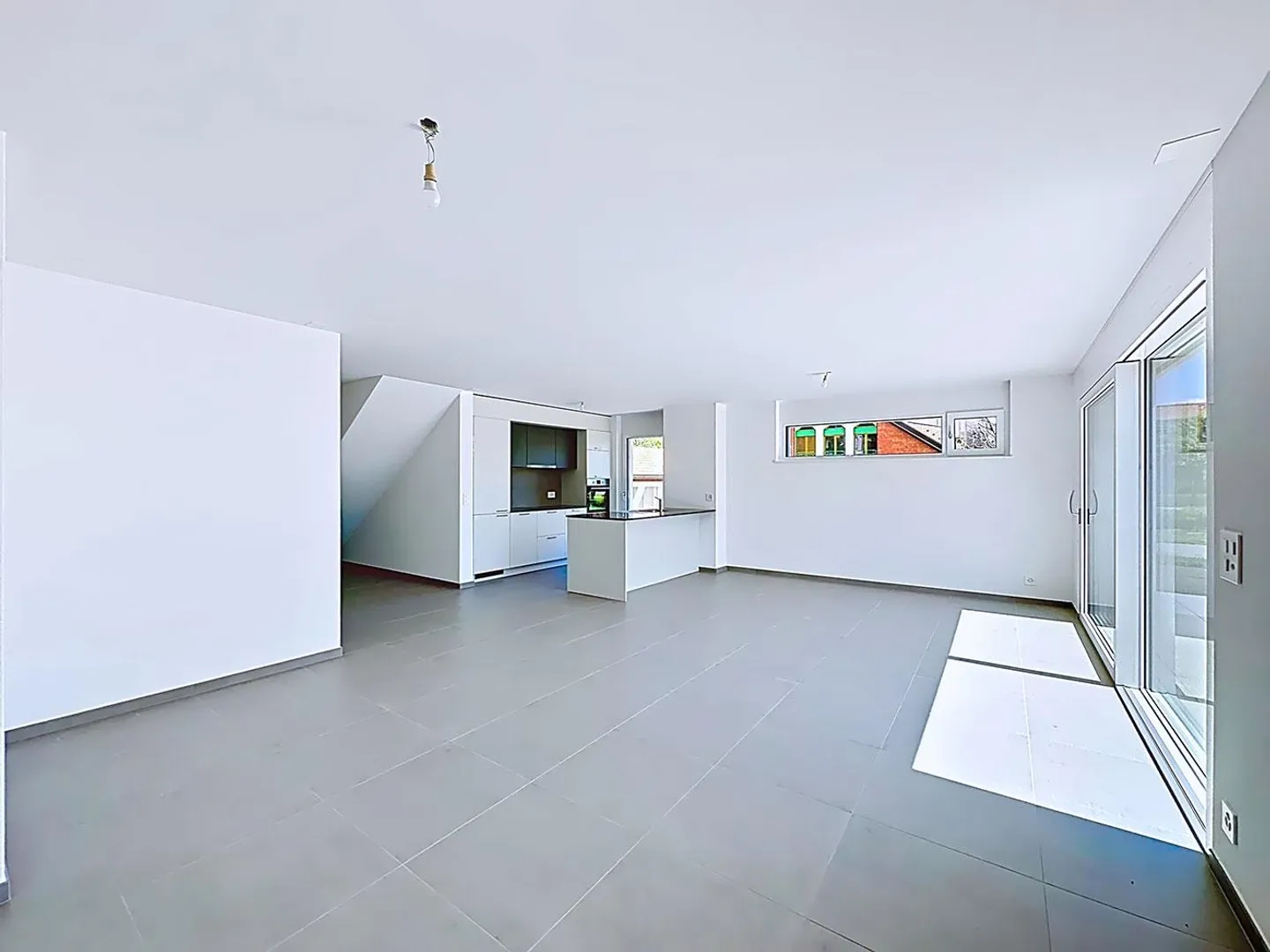 Villa jumelle de 7 pièces avec jardin - Photo 5 sur 12