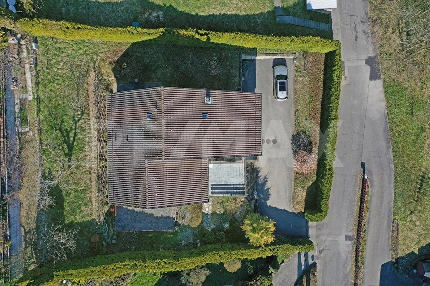 Stupenda villa con vista panoramica sul lago e sulle Alpi – Situata... - Foto 2 di 10