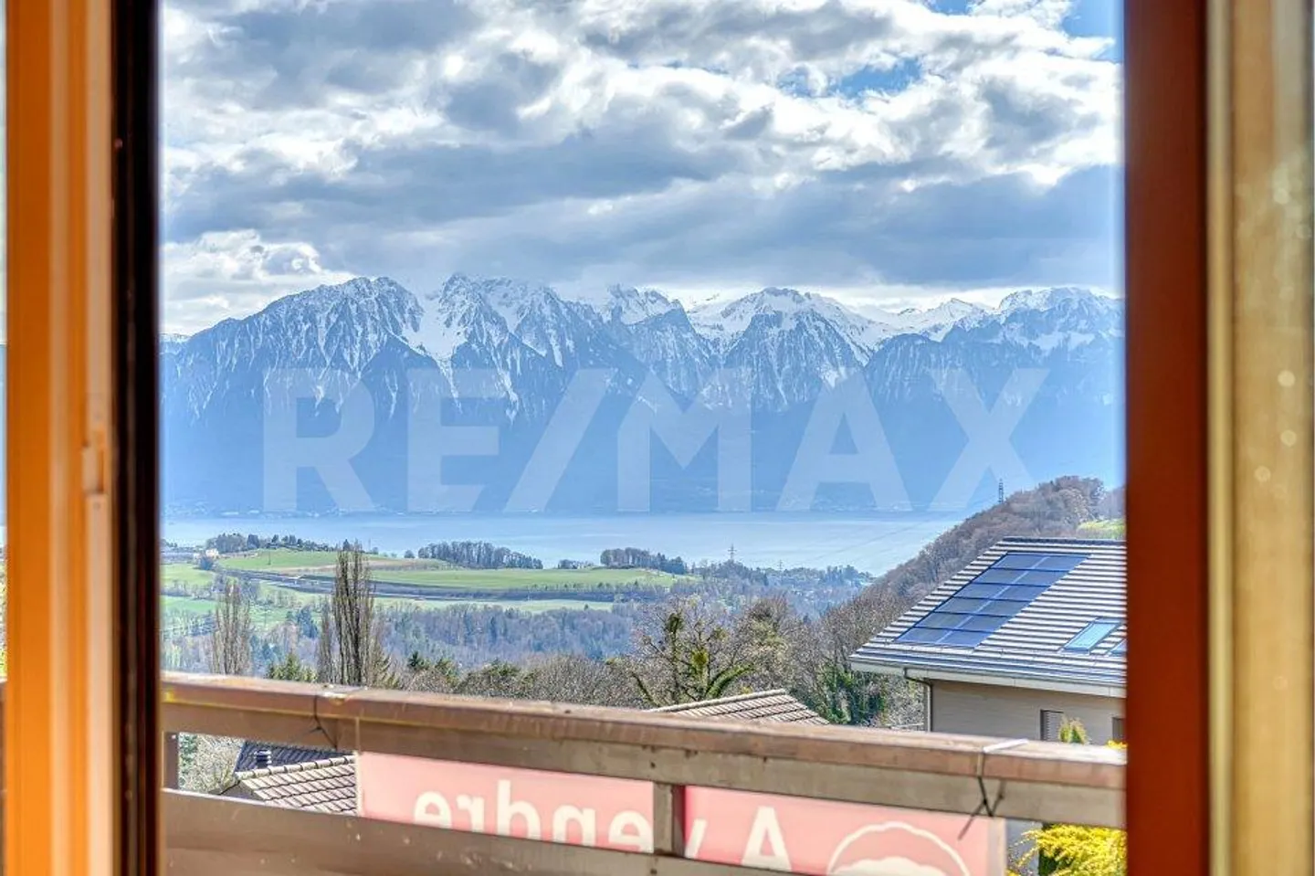 Stupenda villa con vista panoramica sul lago e sulle Alpi – Situata... - Foto 3 di 10