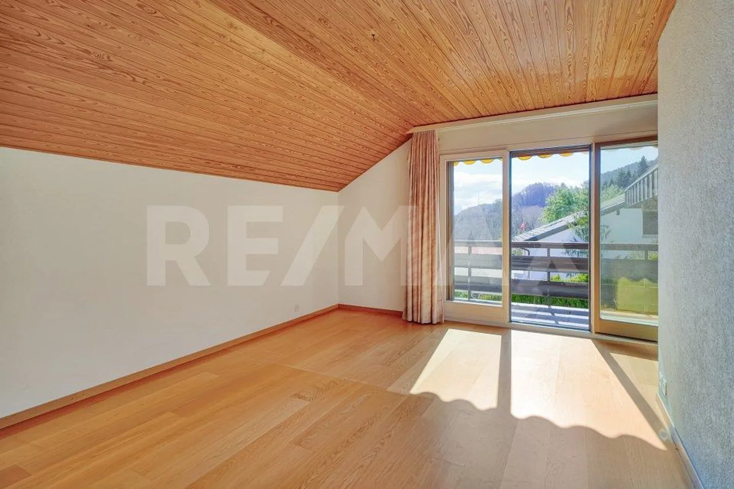 Stupenda villa con vista panoramica sul lago e sulle Alpi – Situata... - Foto 8 di 10