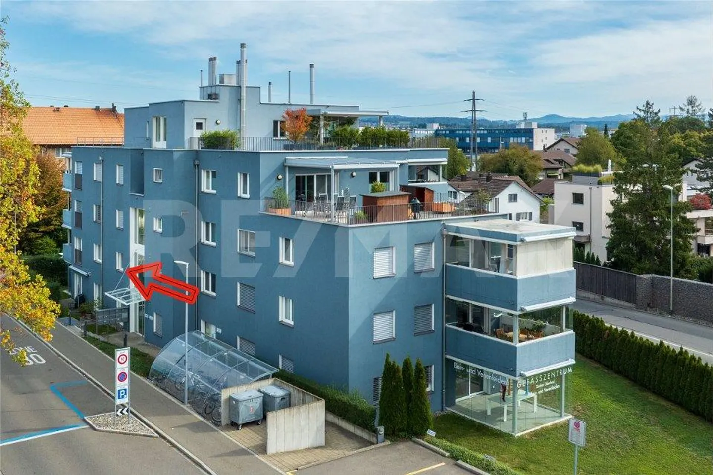 Like-new 3.5 room apartment with large balcony - Photo 2 of 9
