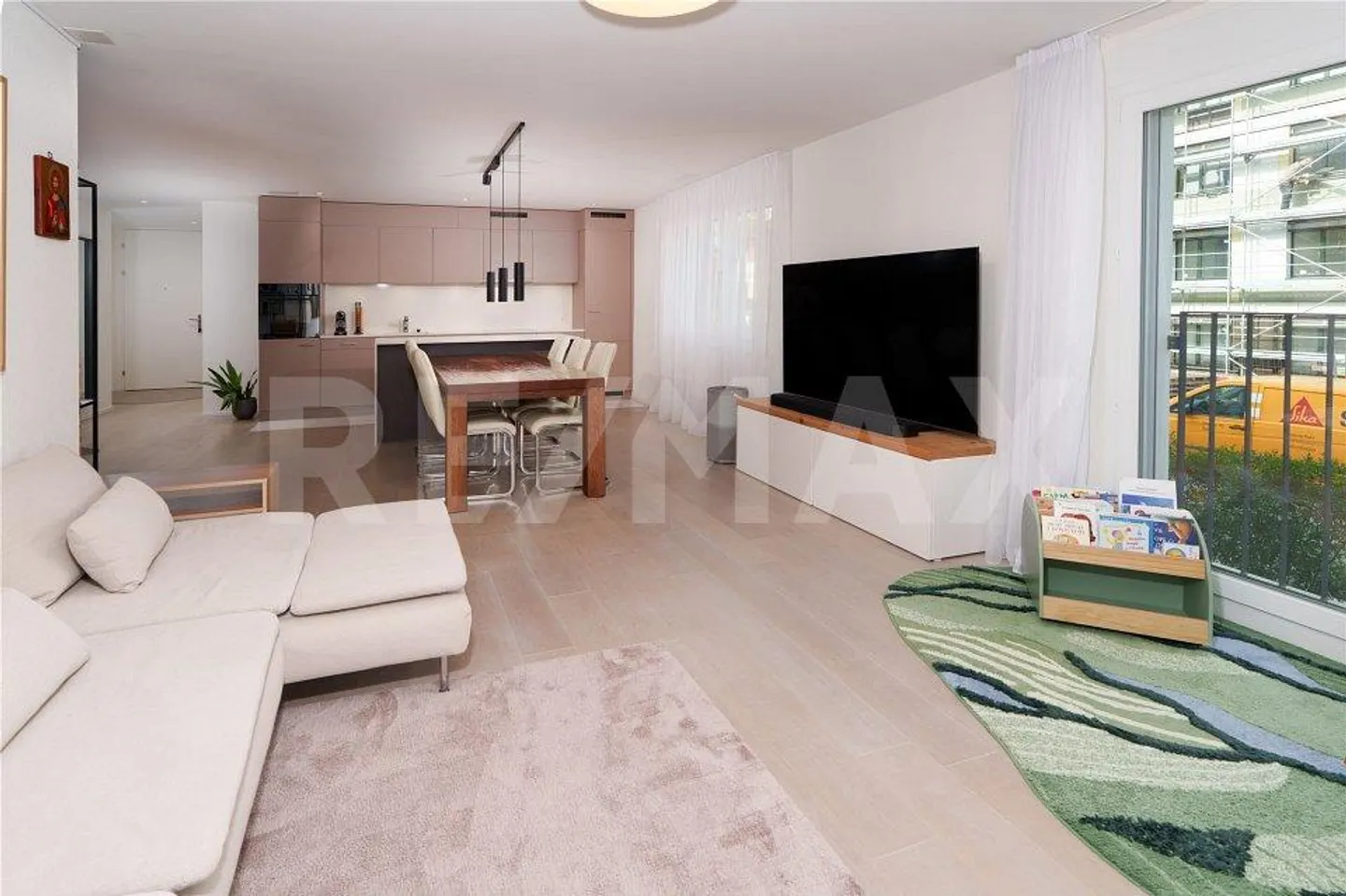 Like-new 3.5 room apartment with large balcony - Photo 3 of 9