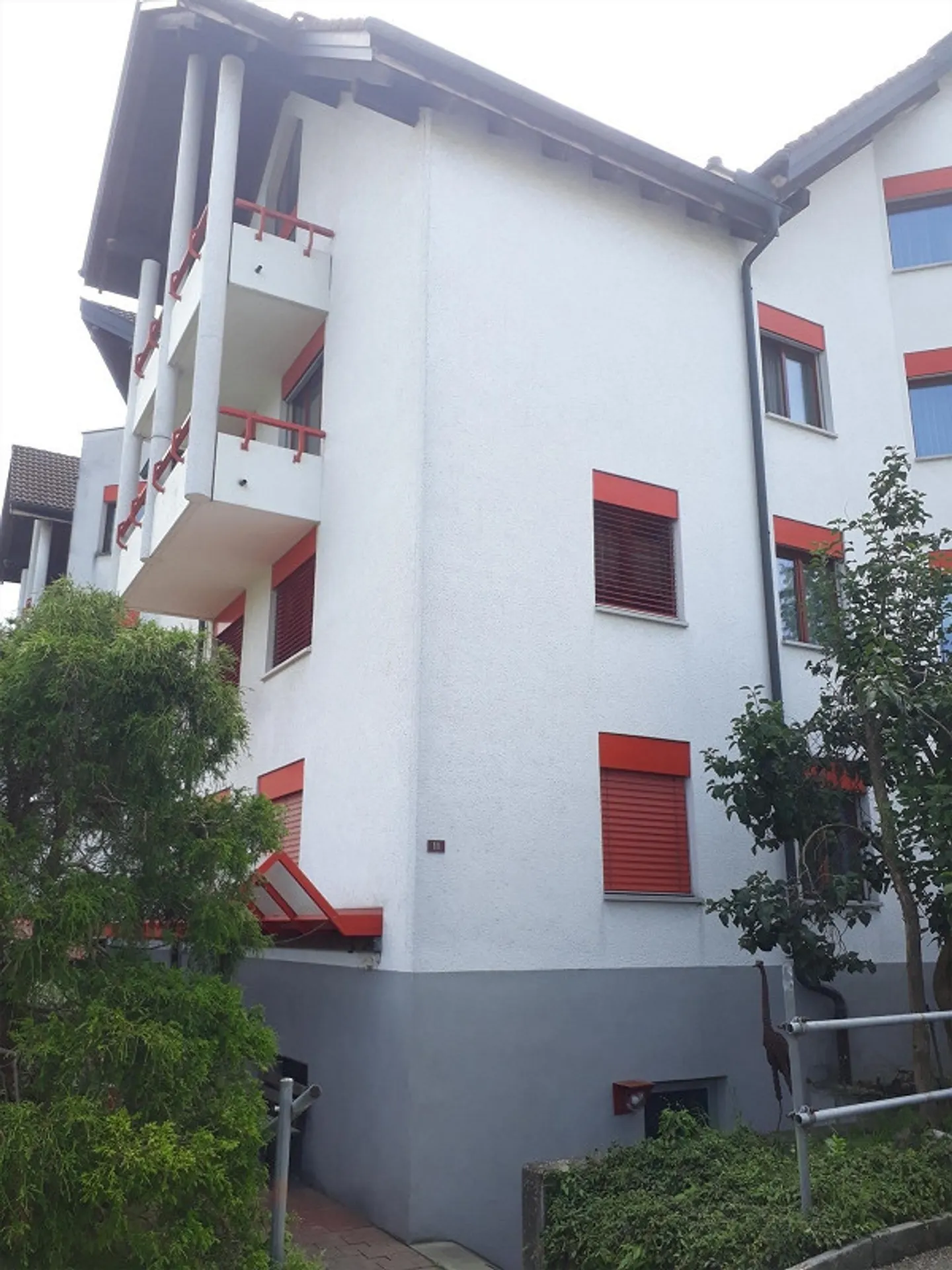 Ampio appartamento di 3,5 stanze con balcone - Foto 1 di 7