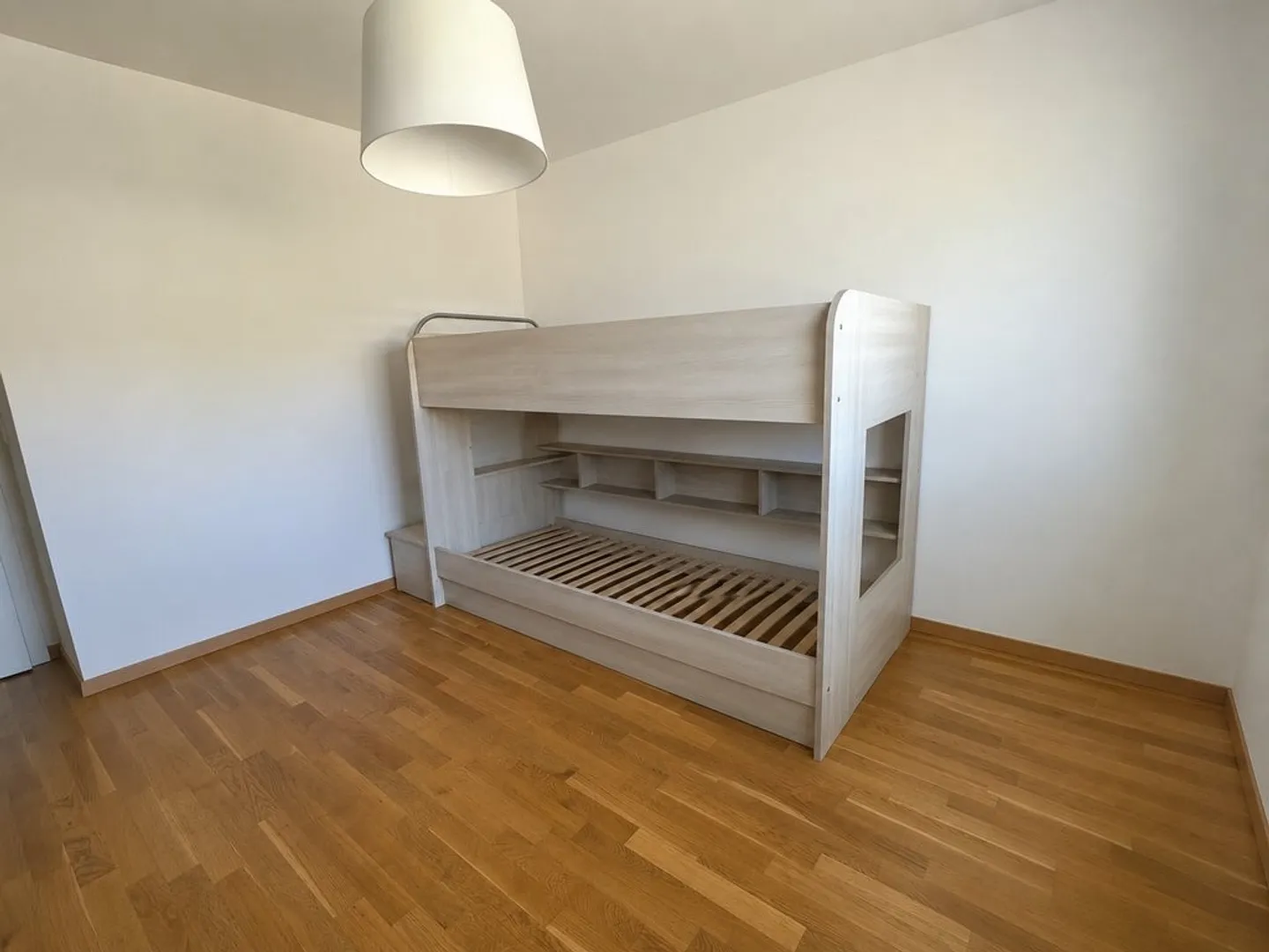 Apartment with 4.5 rooms on the 2nd floor - Photo 5 of 11
