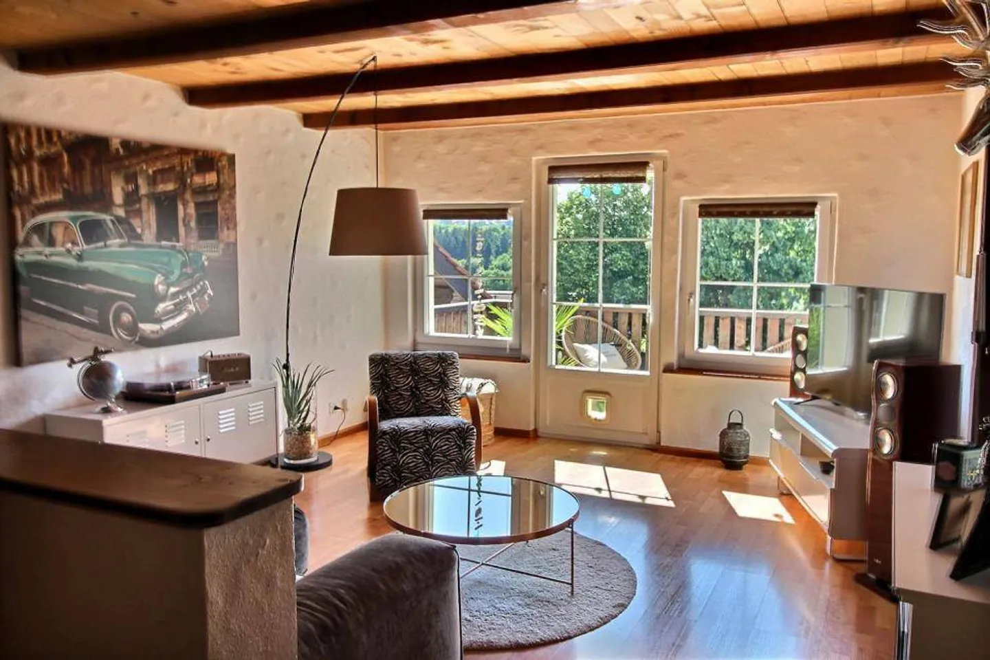 Charming duplex with balcony and unobstructed view, sold rented - Photo 2 of 7