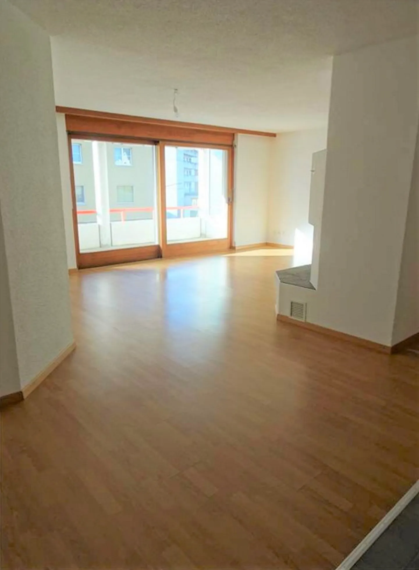 Ampio appartamento di 3,5 stanze con balcone - Foto 4 di 7