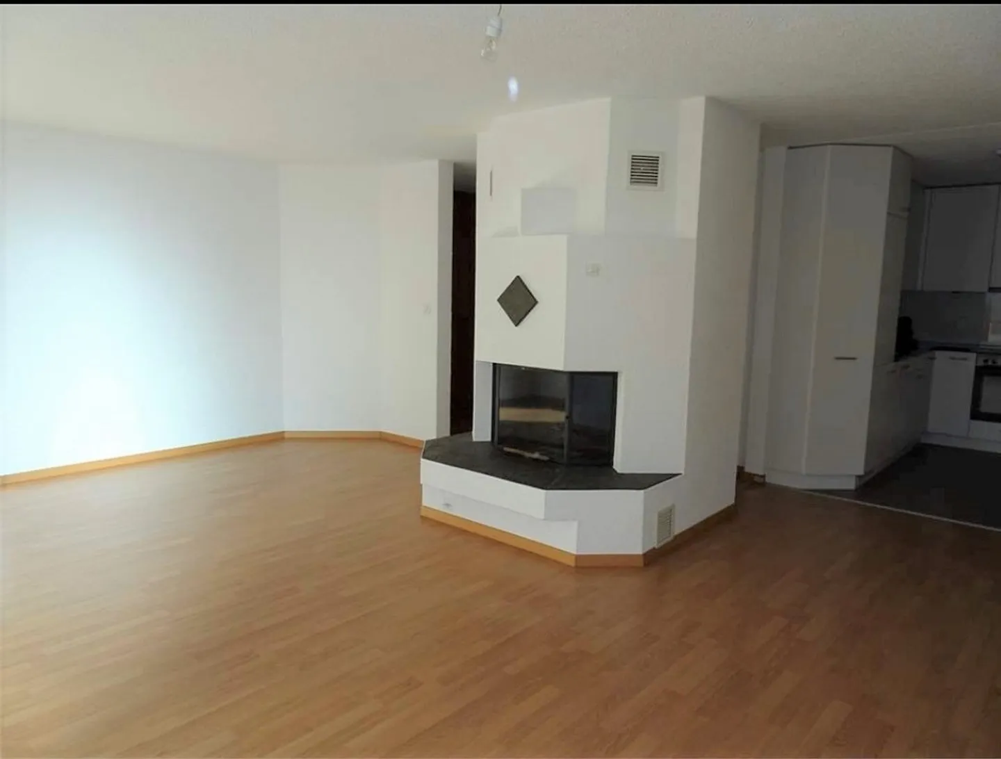 Ampio appartamento di 3,5 stanze con balcone - Foto 5 di 7