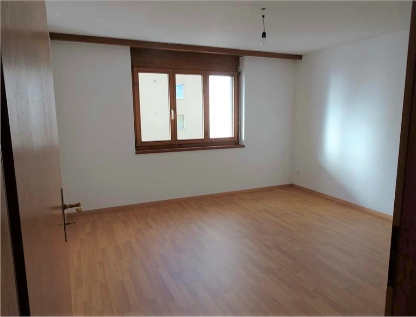 Ampio appartamento di 3,5 stanze con balcone - Foto 6 di 7