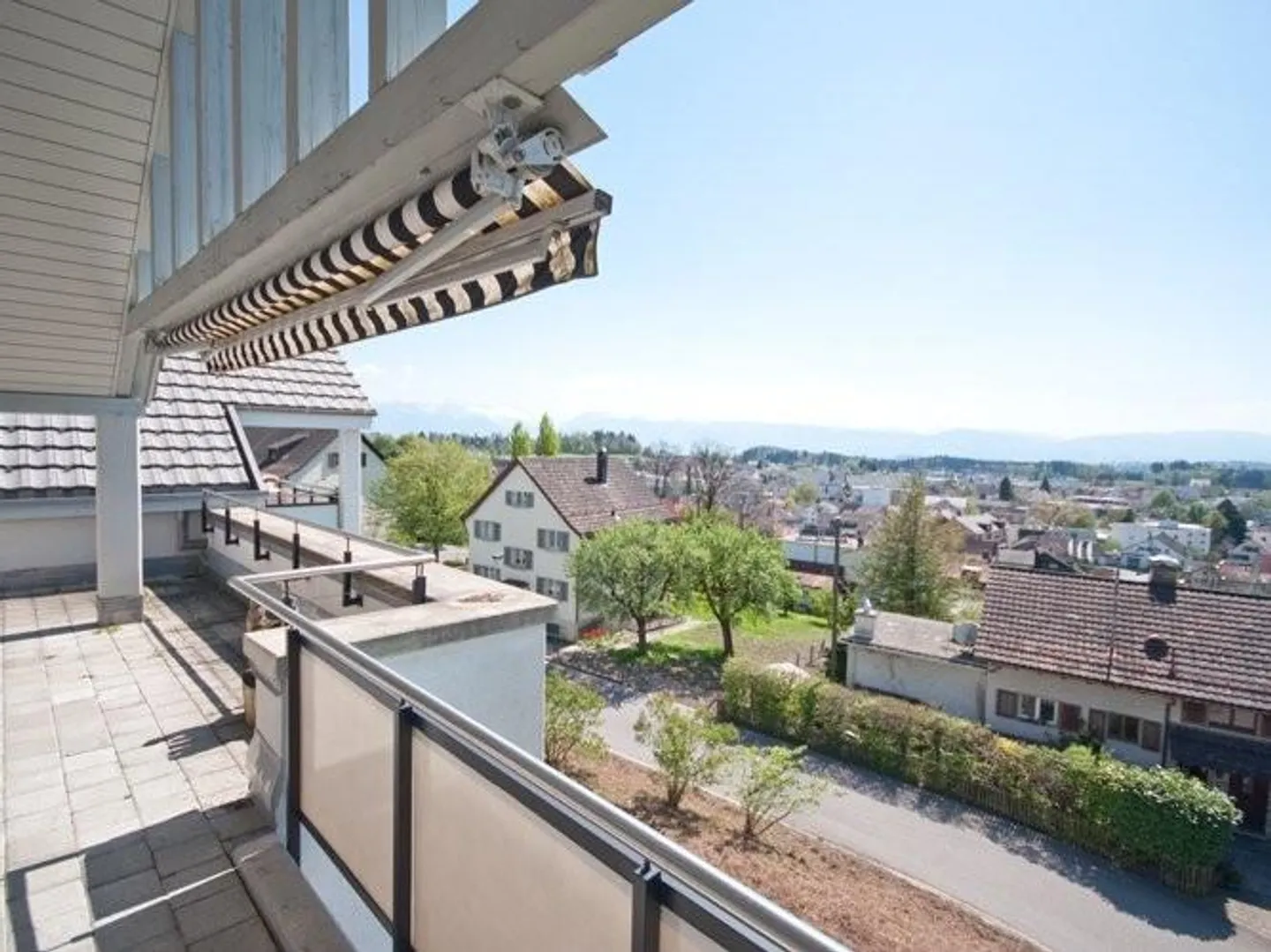 Ampio appartamento mansardato con vista - Foto 5 di 6