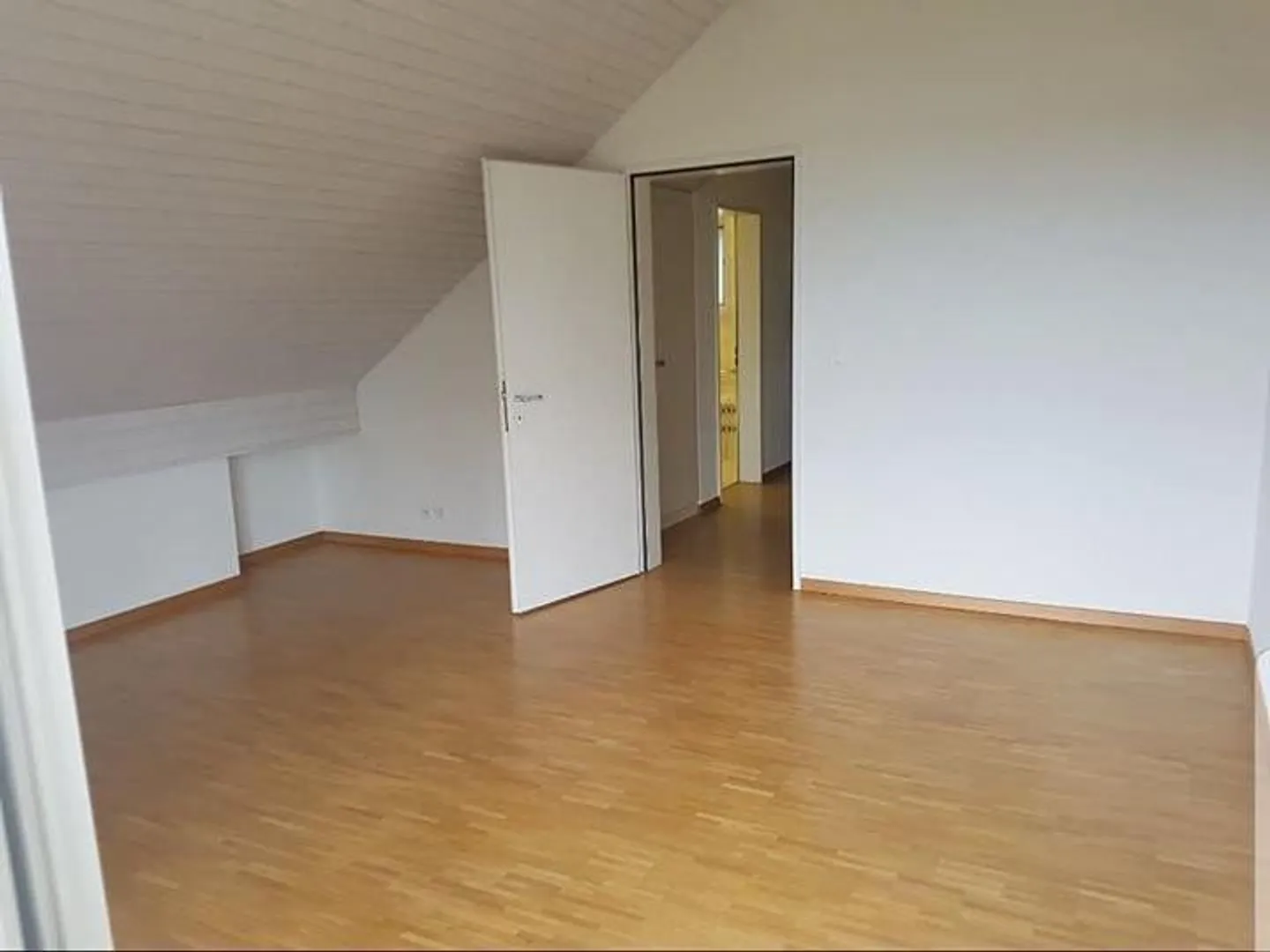 Ampio appartamento mansardato con vista - Foto 4 di 6