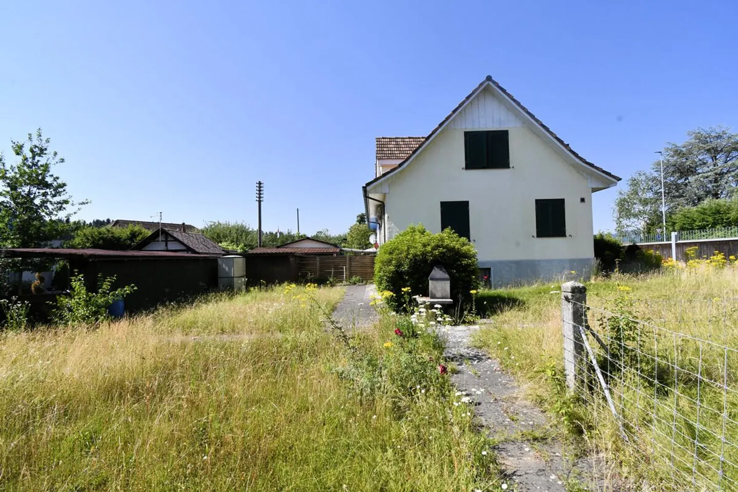 Detached 4.5 Room Single-Family House with Surroundings - Photo 2 of 16