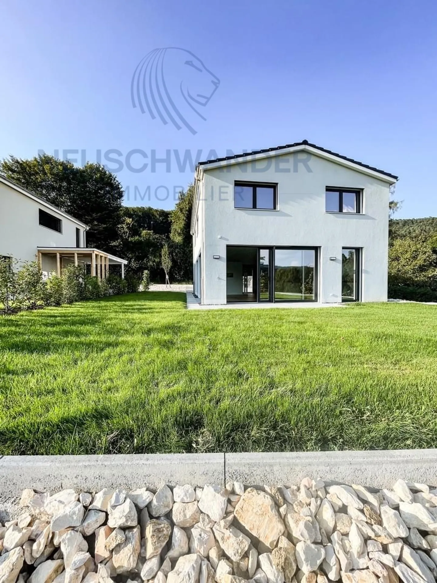 Posizione soleggiata per questa villa moderna nel cuore della natura - Foto 1 di 5