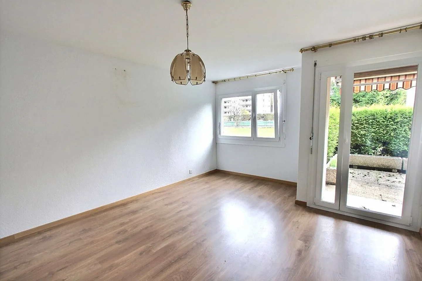 Grand appartement de 2,5 pièces avec terrasse - Photo 8 sur 10