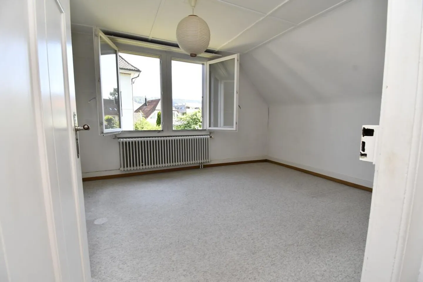Detached 4.5 Room Single-Family House with Surroundings - Photo 9 of 16
