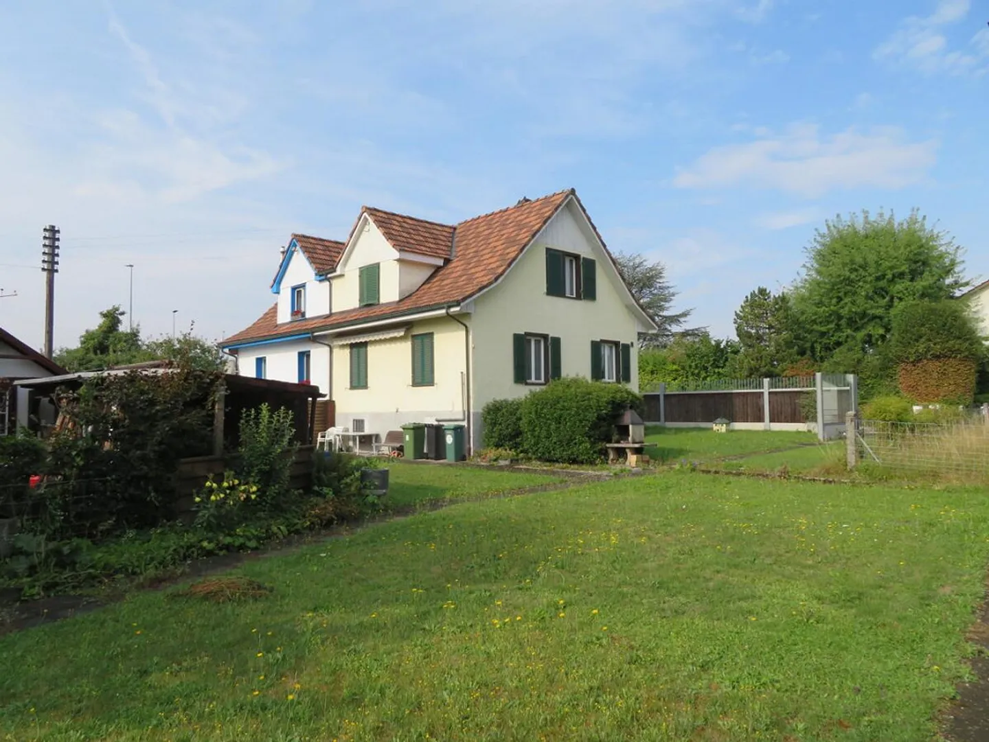 Detached 4.5 Room Single-Family House with Surroundings - Photo 1 of 16