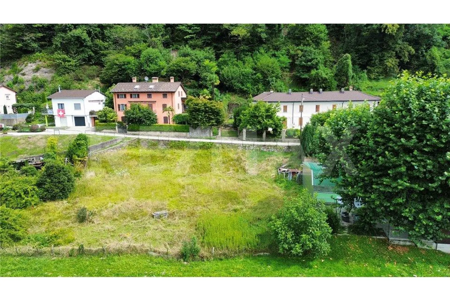 Building plot in Astano quiet location and great potential - Photo 2 of 9