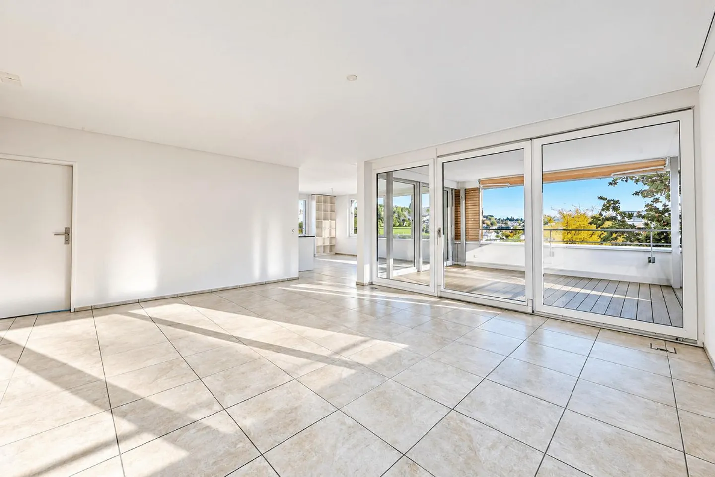 Living with a View - Attractive 4.5-Room Apartment on the 1st Floor - Photo 4 of 13