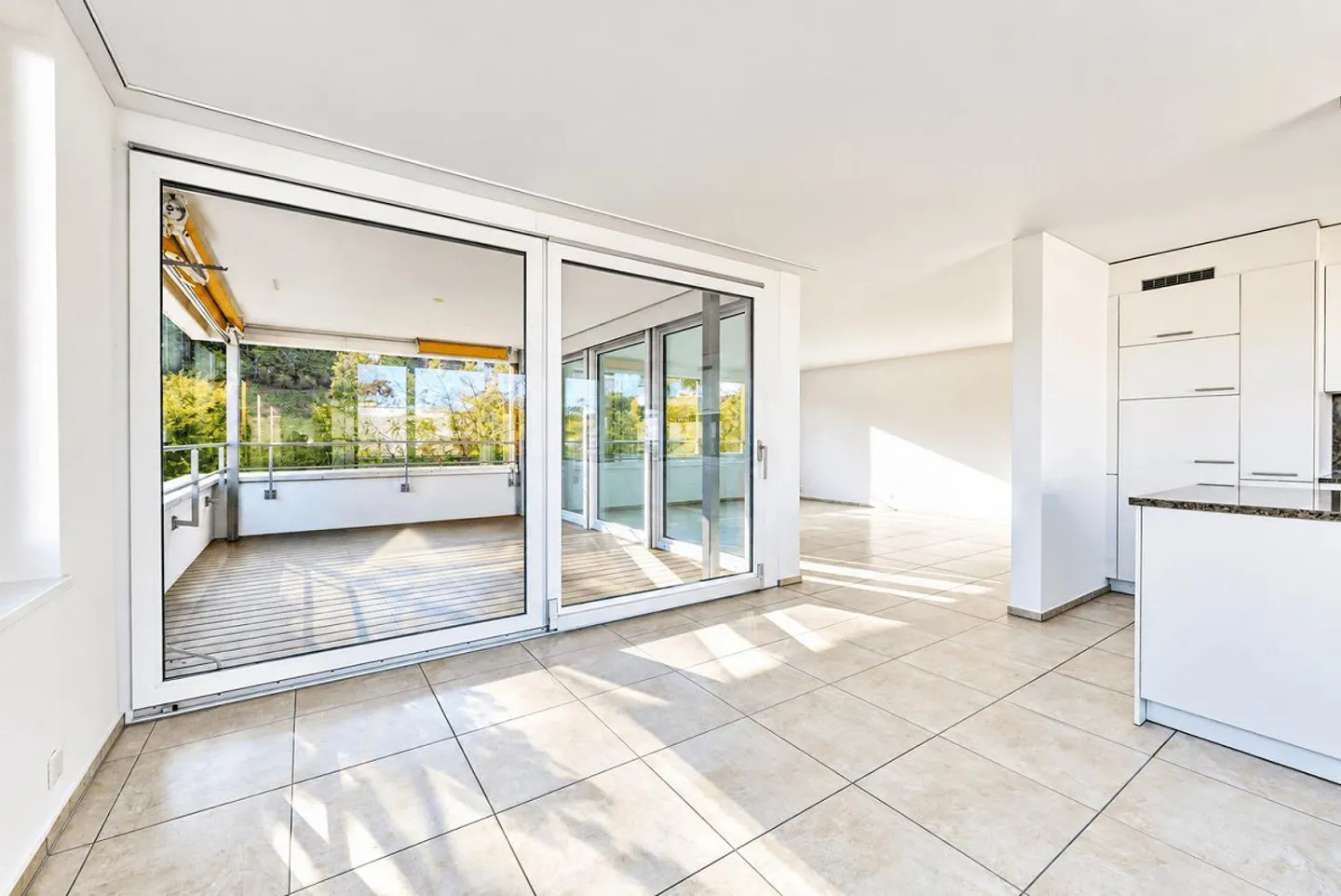 Living with a View - Attractive 4.5-Room Apartment on the 1st Floor - Photo 5 of 13