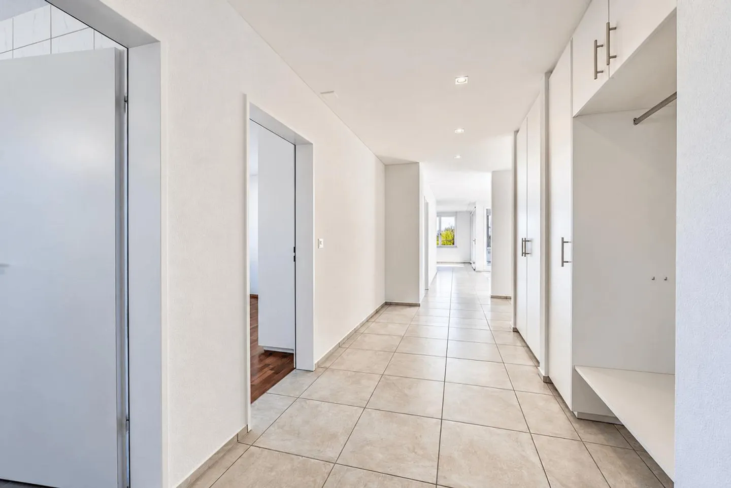 Living with a View - Attractive 4.5-Room Apartment on the 1st Floor - Photo 6 of 13