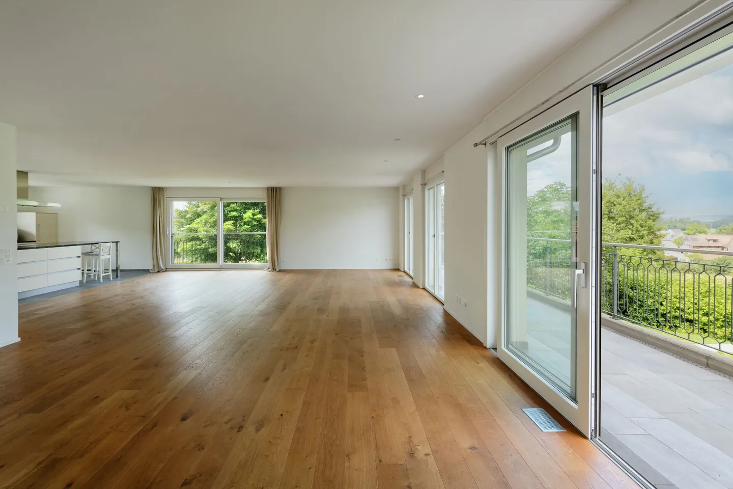 Appartamento con terrazza di 370 m2 nel verde - Foto 2 di 21