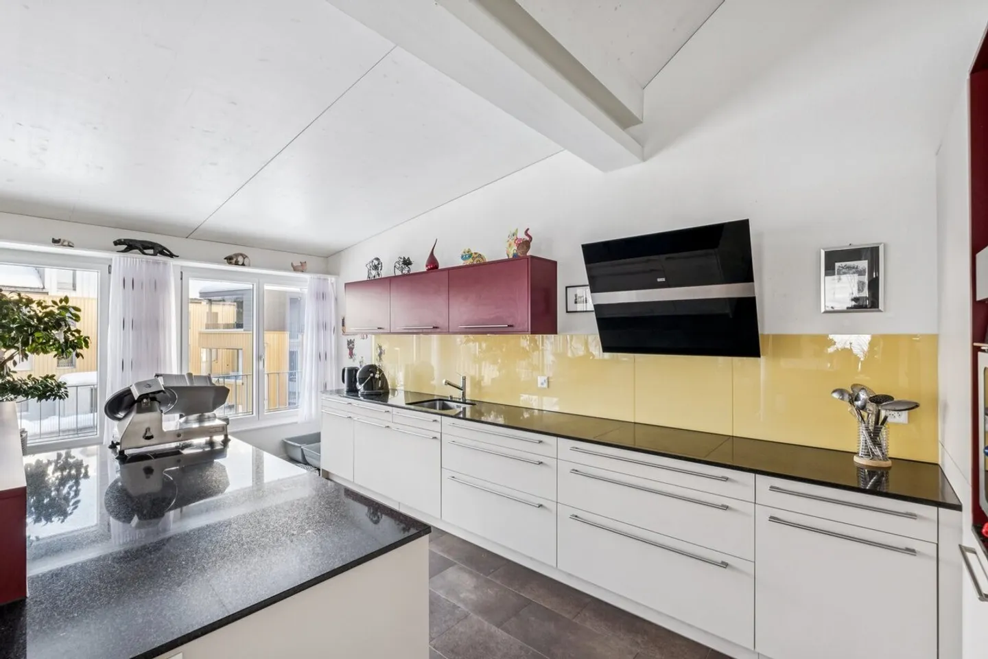 Modern Living with a View of the Mountains - Photo 5 of 9