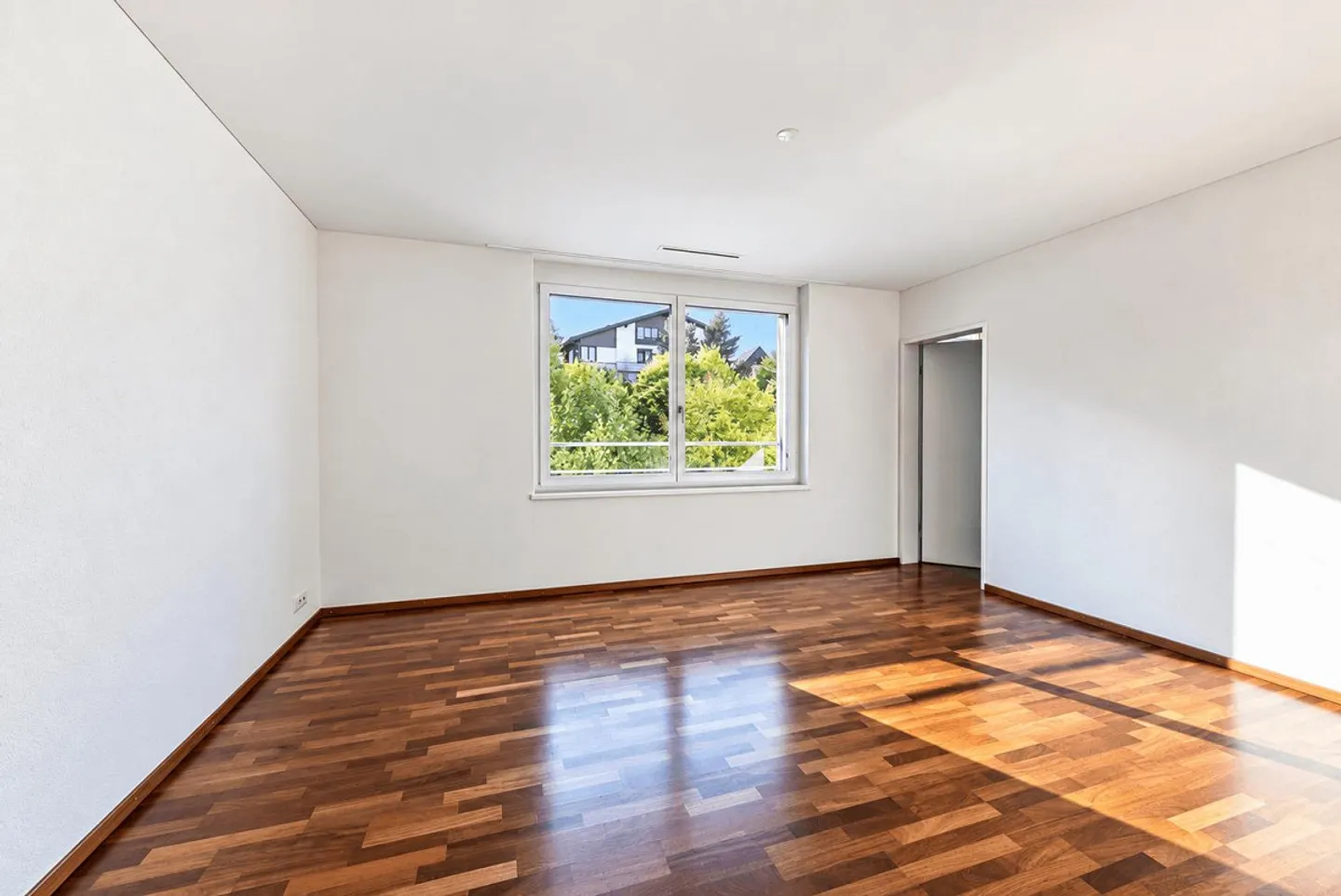 Living with a View - Attractive 4.5-Room Apartment on the 1st Floor - Photo 7 of 13