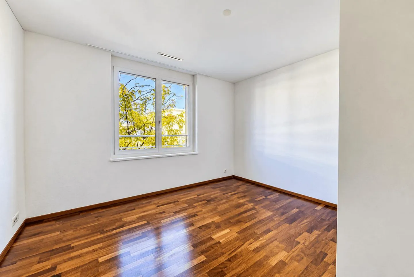 Living with a View - Attractive 4.5-Room Apartment on the 1st Floor - Photo 9 of 13