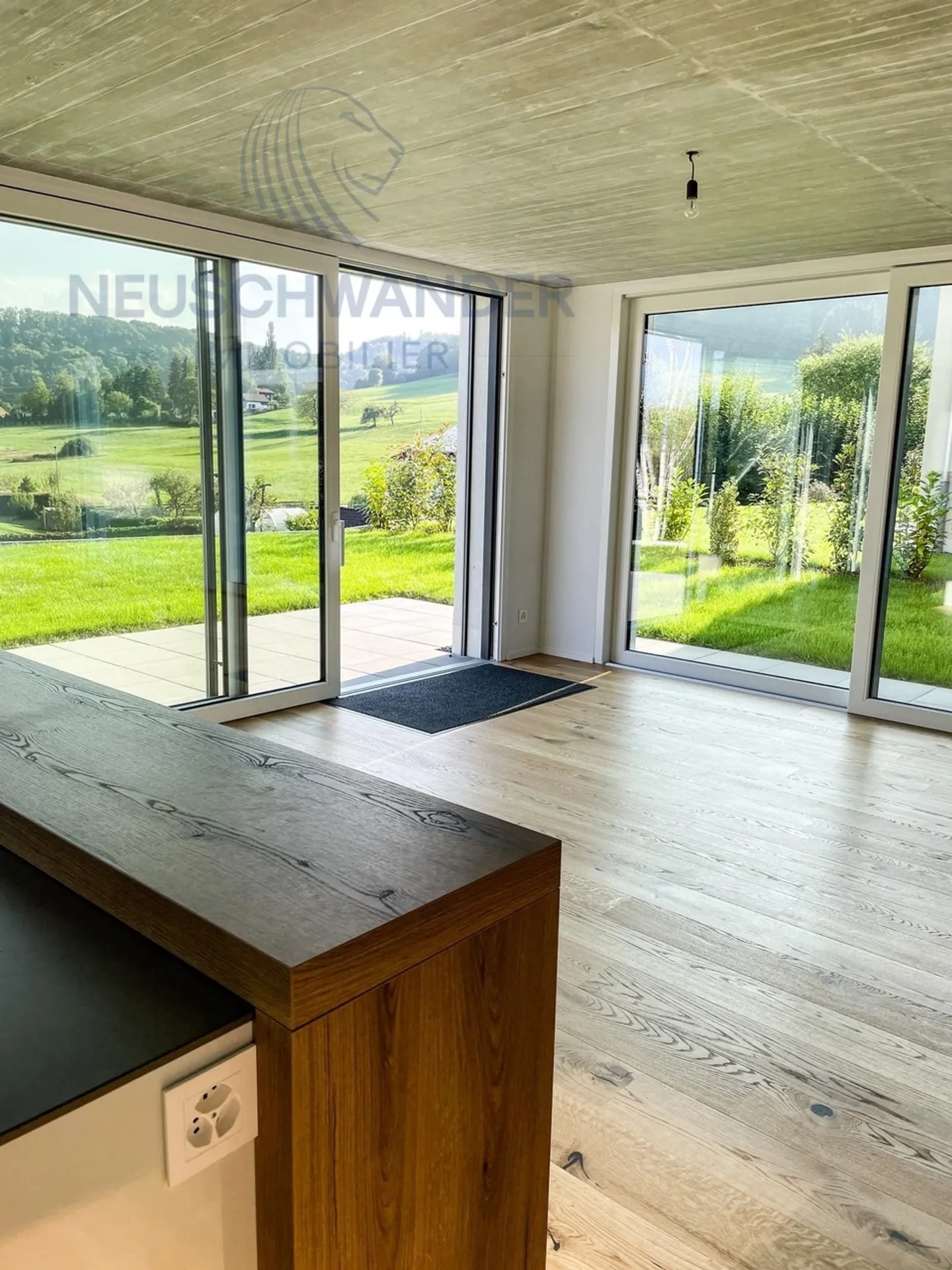Posizione soleggiata per questa villa moderna nel cuore della natura - Foto 3 di 5