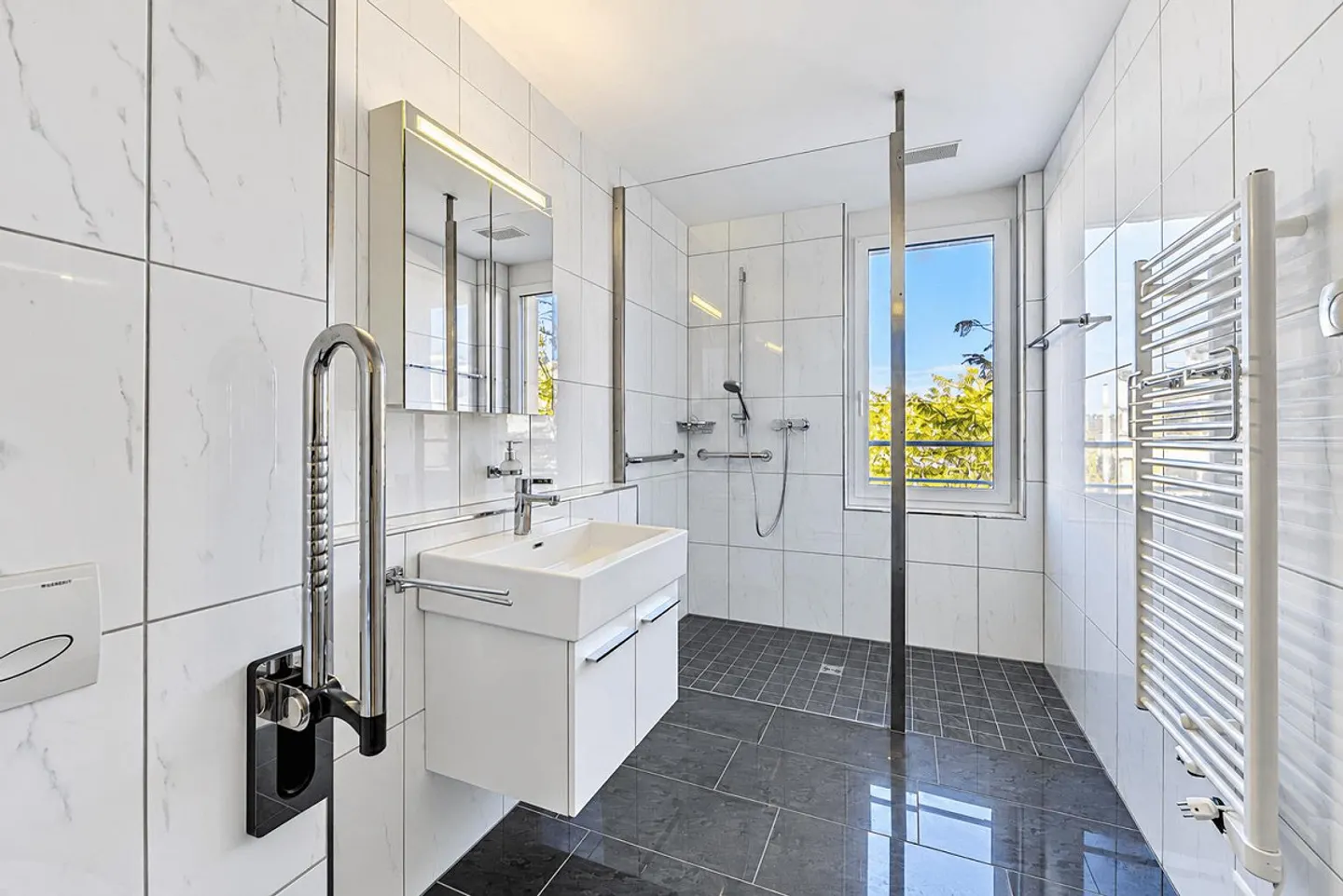 Living with a View - Attractive 4.5-Room Apartment on the 1st Floor - Photo 11 of 13