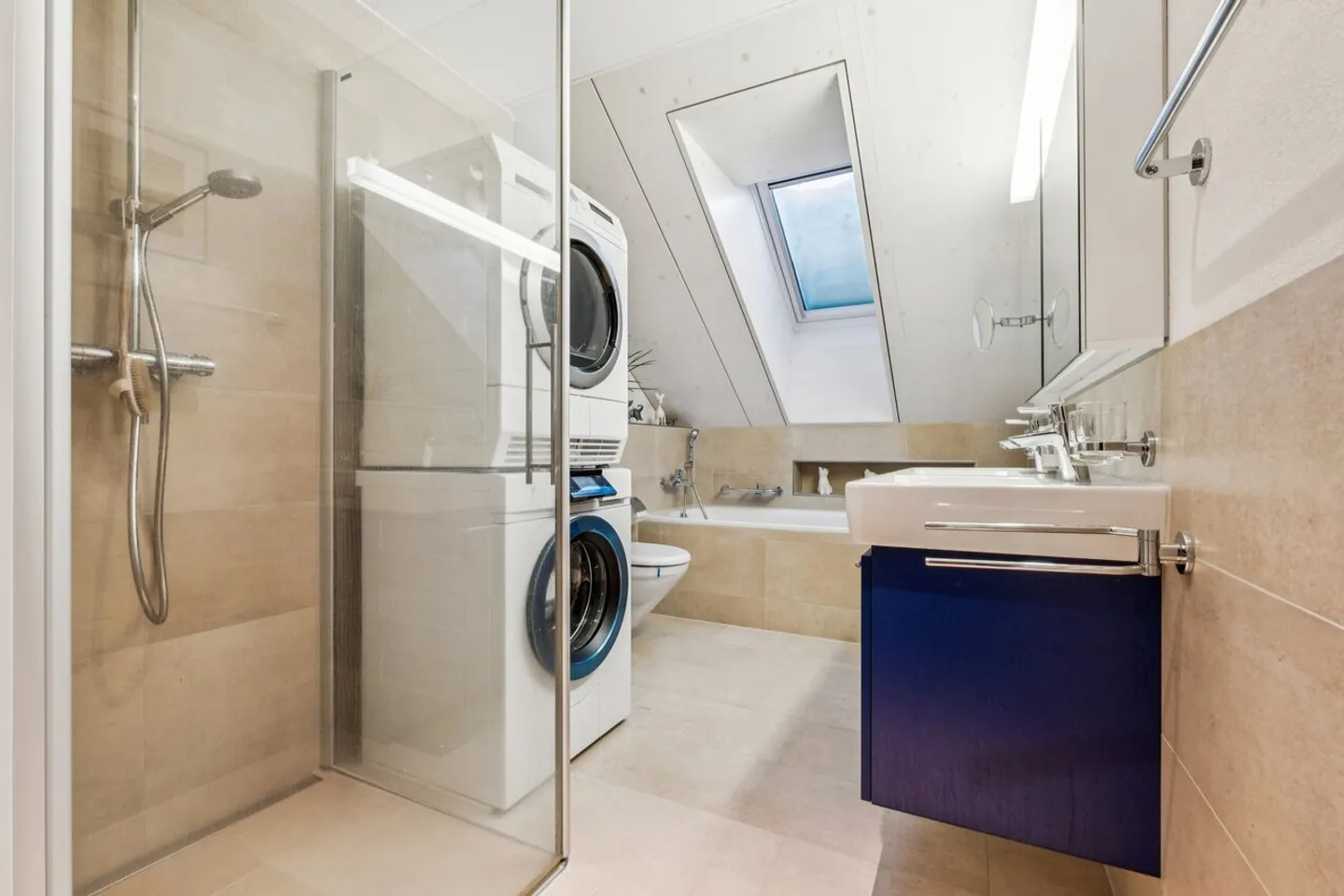 Modern Living with a View of the Mountains - Photo 7 of 9