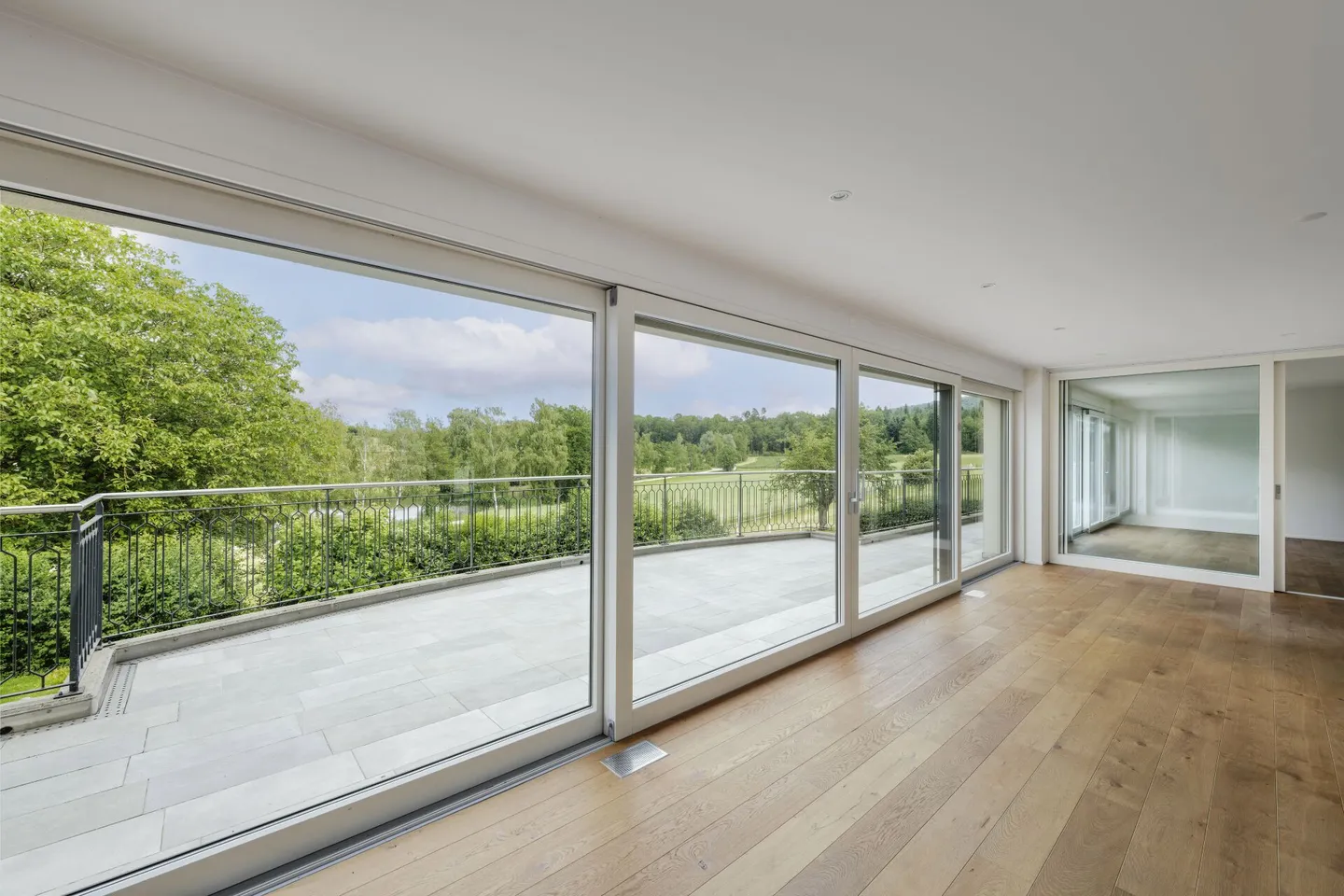 Appartamento con terrazza di 370 m2 nel verde - Foto 3 di 21