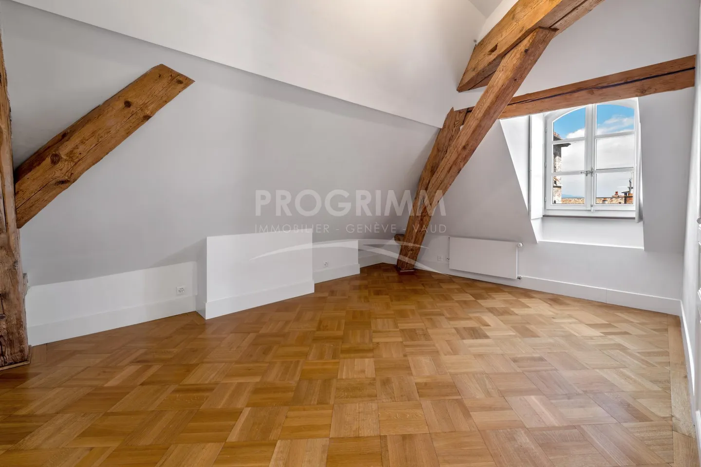 Old Town - Magnificent 4-Room Apartment with Studio - Top Floor - Elevator - Photo 3 of 8