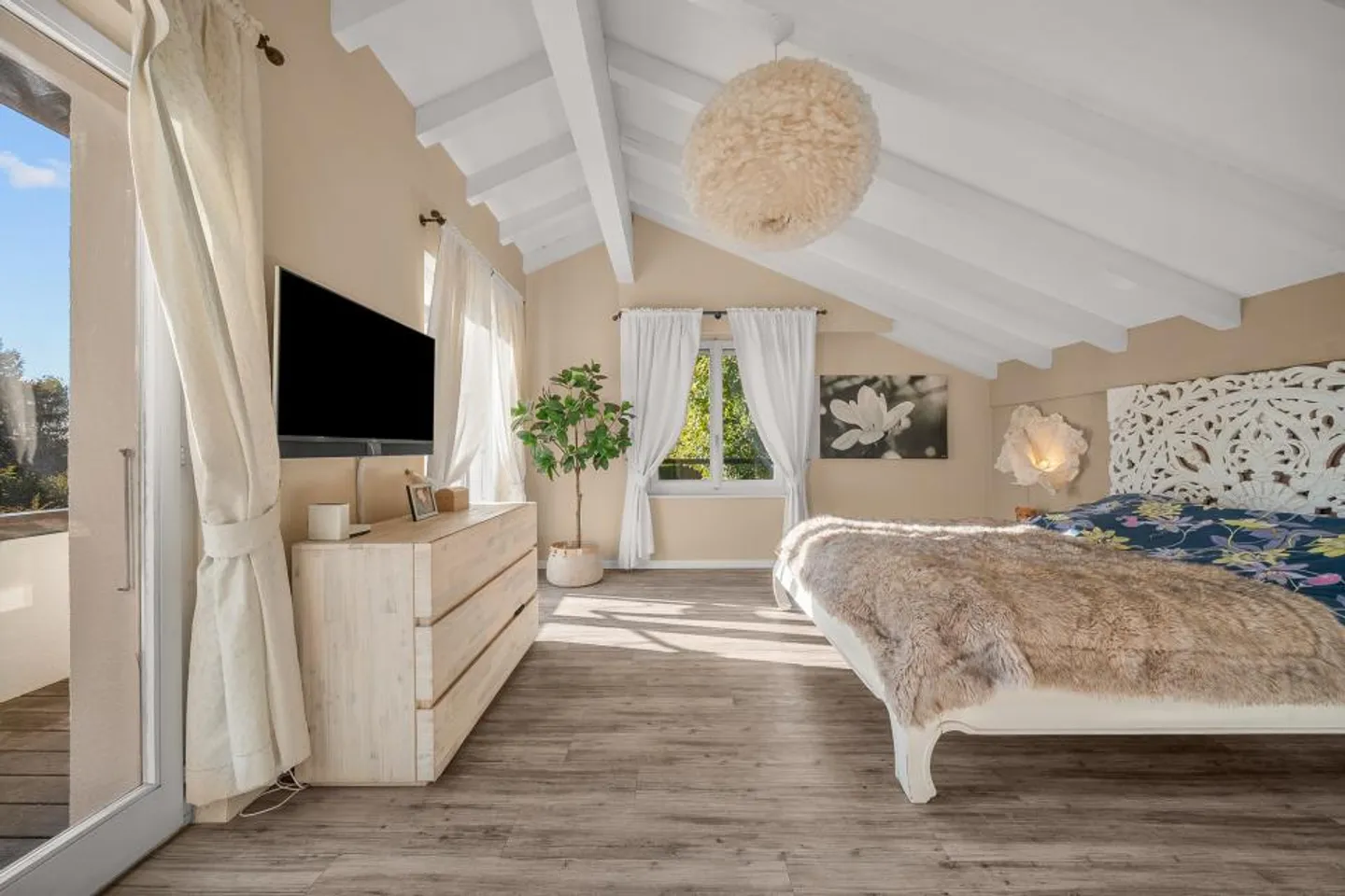 PROPRIETÀ INSOLITA SU UN GRANDE TERRENO COPERTO DA ALBERI - Foto 9 di 13