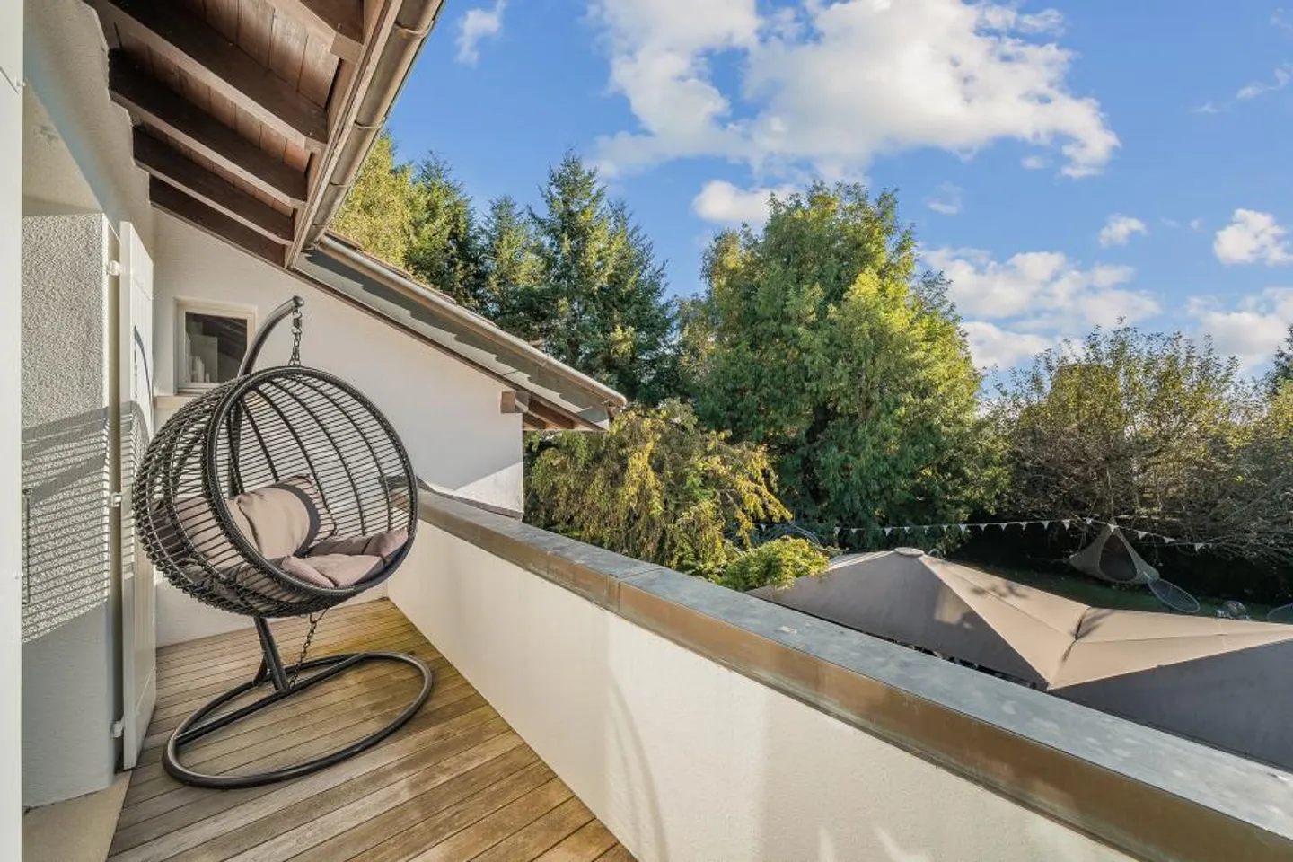 PROPRIETÀ INSOLITA SU UN GRANDE TERRENO COPERTO DA ALBERI - Foto 10 di 13