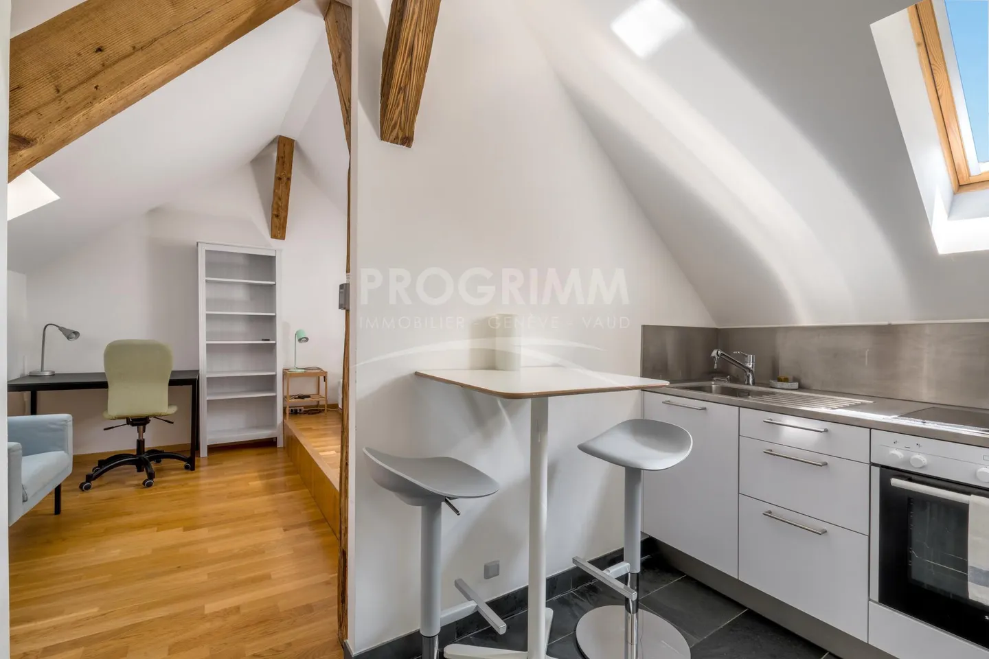 Old Town - Magnificent 4-Room Apartment with Studio - Top Floor - Elevator - Photo 8 of 8