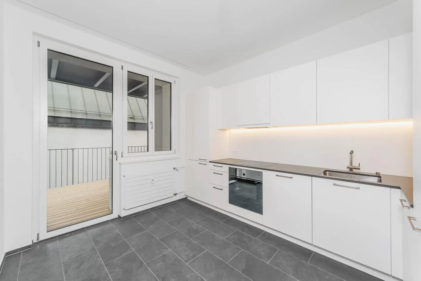 Moderne Wohnung mit Balkon - Foto 1 von 7