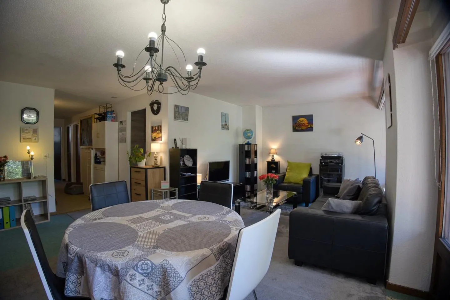 Sunny 4.5-room apartment in a quiet neighborhood - Photo 3 of 13