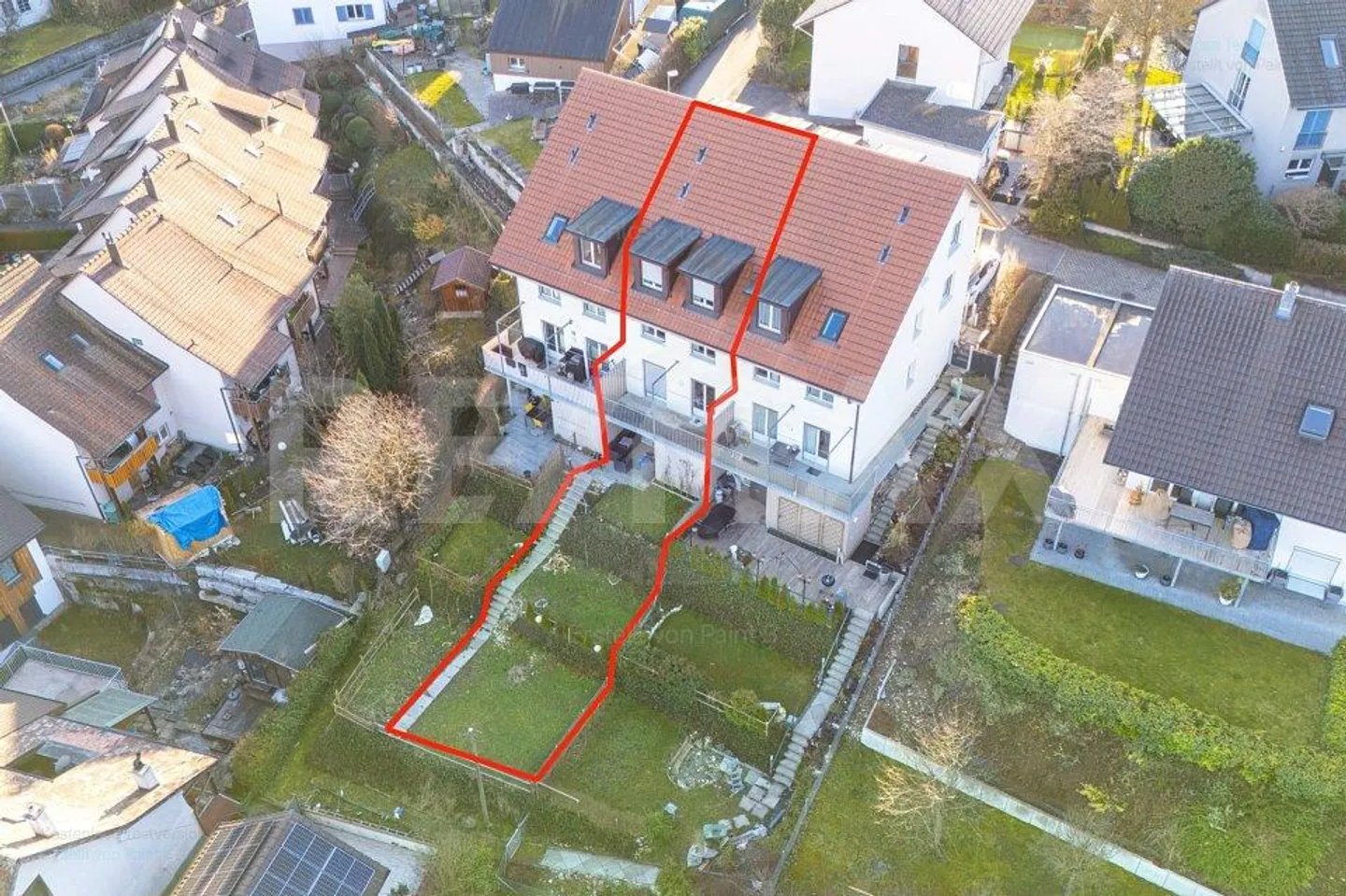 Casa a schiera 5.5 stanze quasi nuova con bella vista e grande giardino - Foto 2 di 13