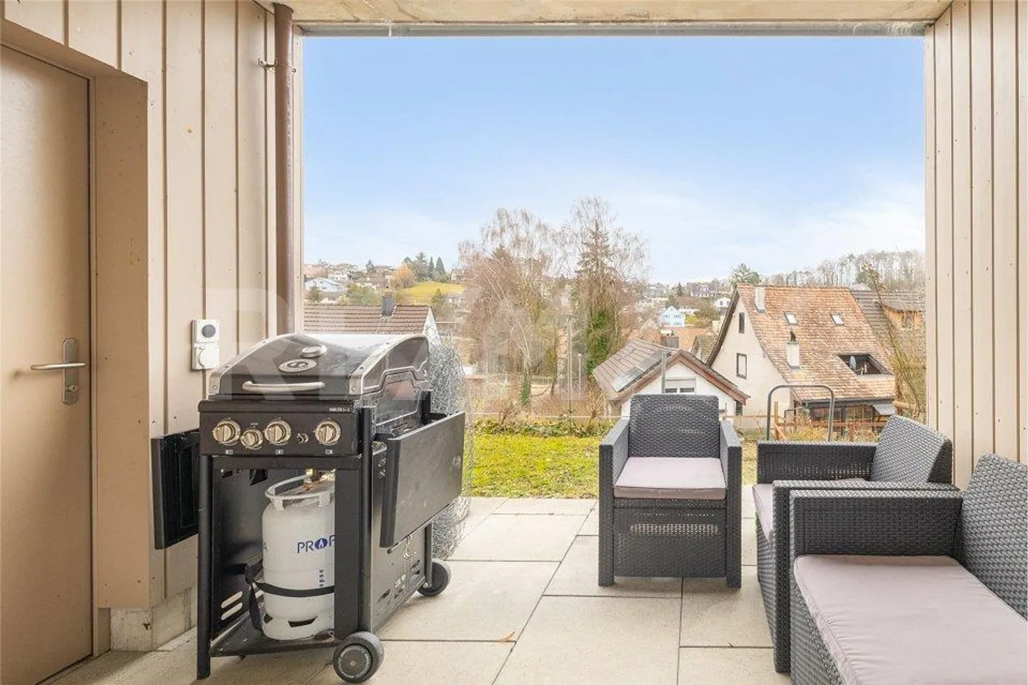 Casa a schiera 5.5 stanze quasi nuova con bella vista e grande giardino - Foto 6 di 13