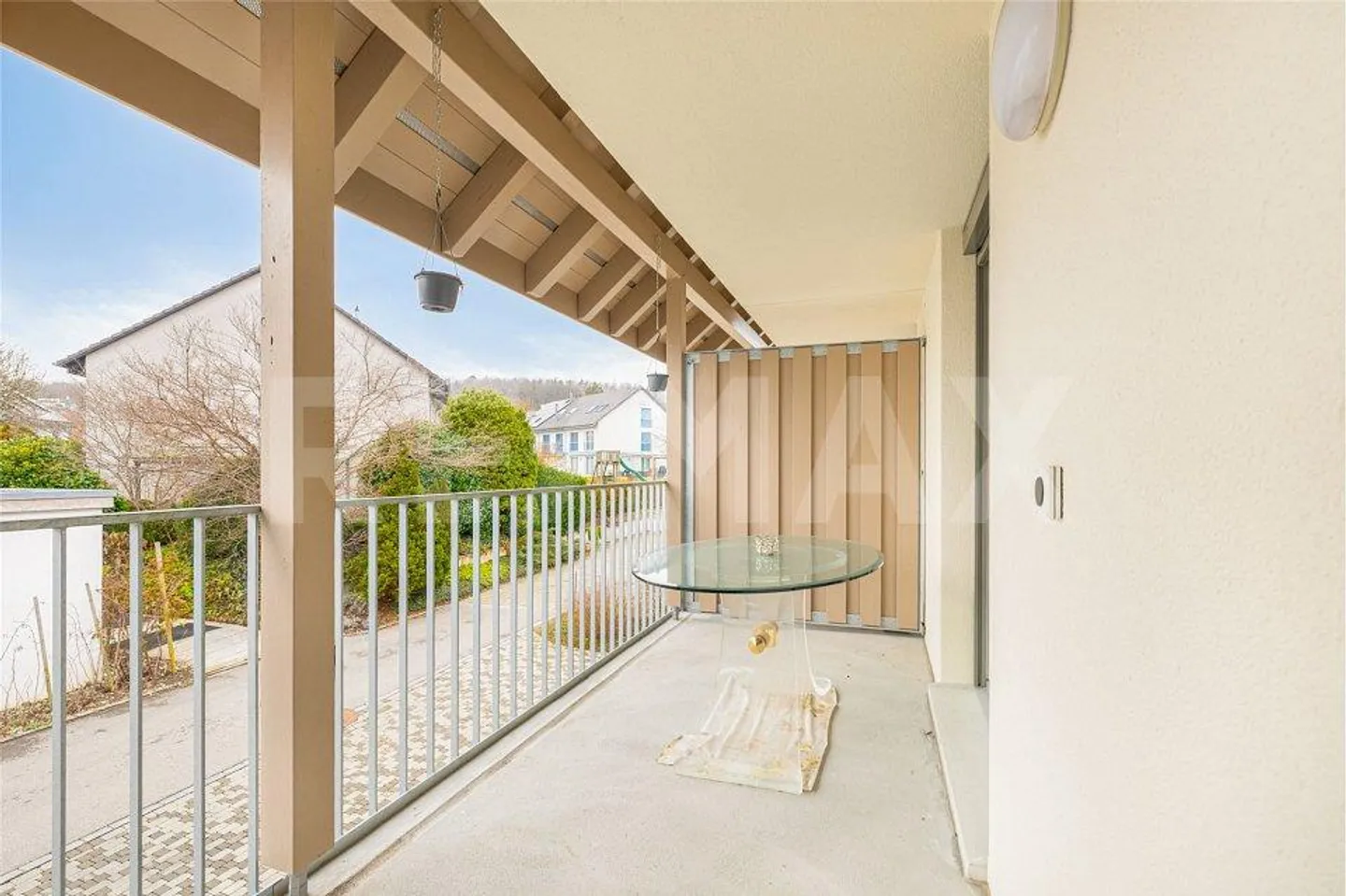 Casa a schiera 5.5 stanze quasi nuova con bella vista e grande giardino - Foto 11 di 13